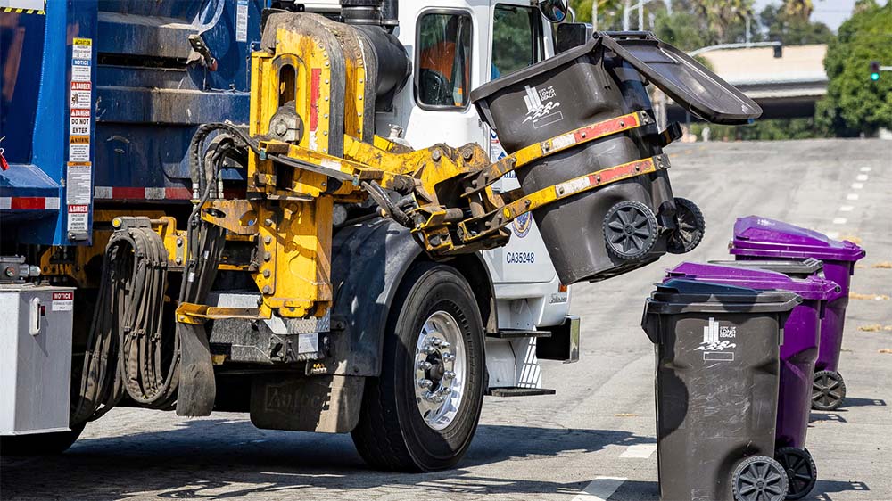Refuse Pick-up Truck