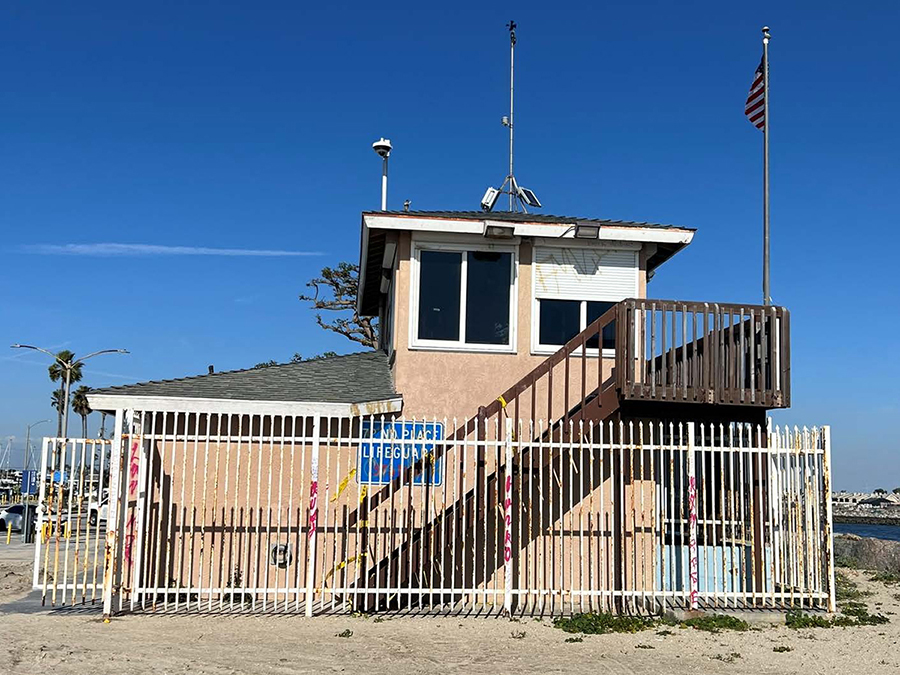 Photo of before 72nd Place Lifeguard Station repairs