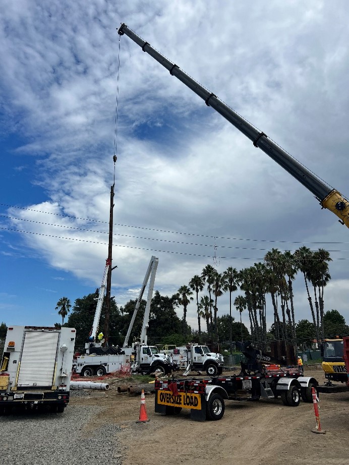 SCE Installing New Pole